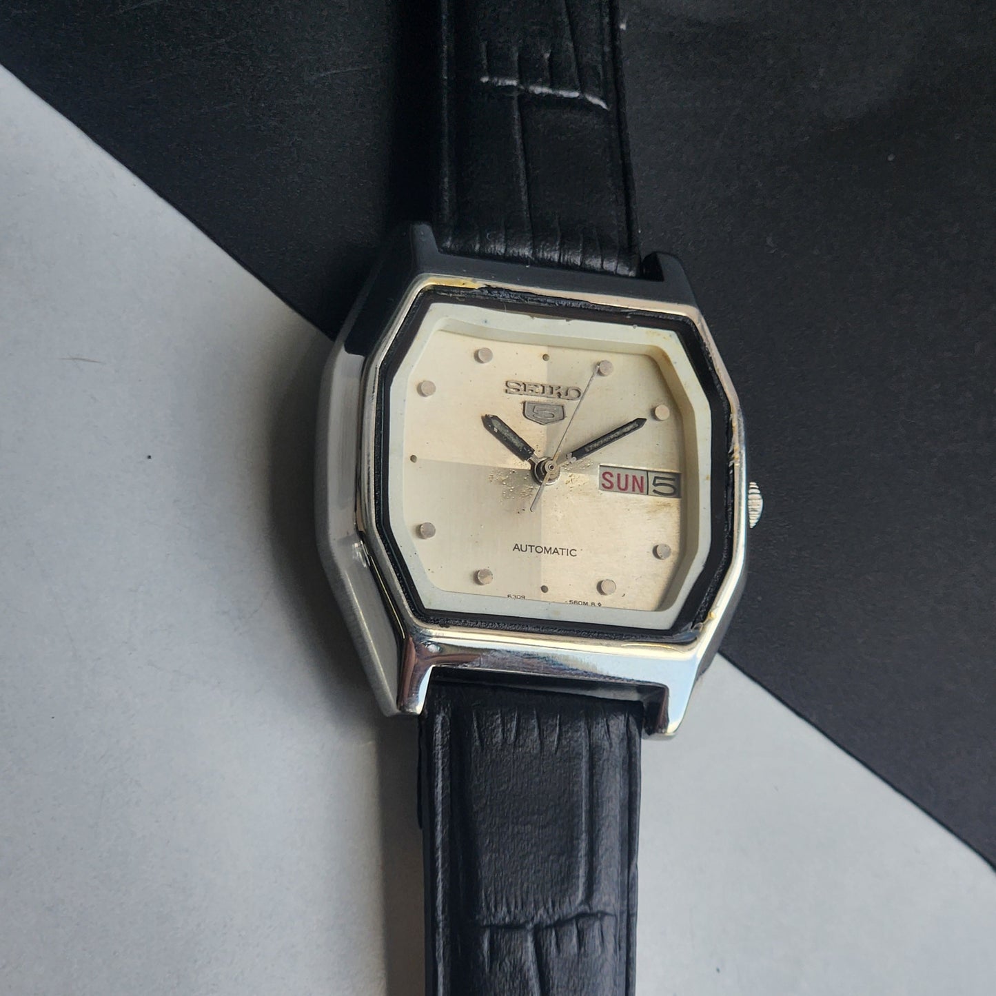 Vintage 1991 Original Seiko 5 Automatic 6309-523A Silver Face 17 Jewels Black Leather Strap Day-Date Japanese Men's Wrist Watch EG215