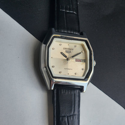 Vintage 1991 Original Seiko 5 Automatic 6309-523A Silver Face 17 Jewels Black Leather Strap Day-Date Japanese Men's Wrist Watch EG215