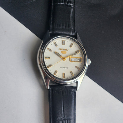 Vintage 1995 Original Seiko 5 Automatic 6309-6240 White Face 17 Jewels Black Leather Strap Day-Date Japanese Men's Wrist Watch EG216