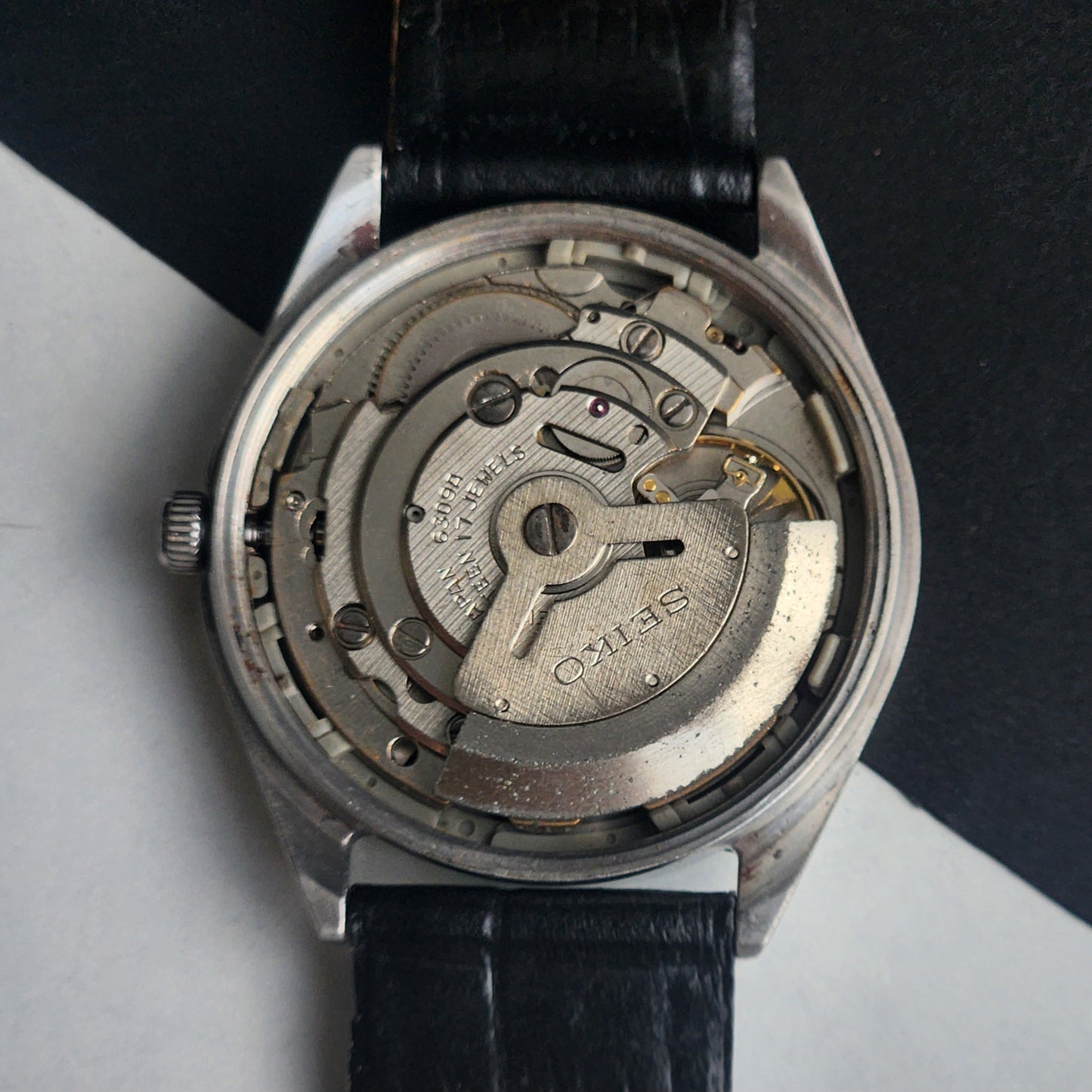 Vintage 1995 Original Seiko 5 Automatic 6309-6240 White Face 17 Jewels Black Leather Strap Day-Date Japanese Men's Wrist Watch EG216