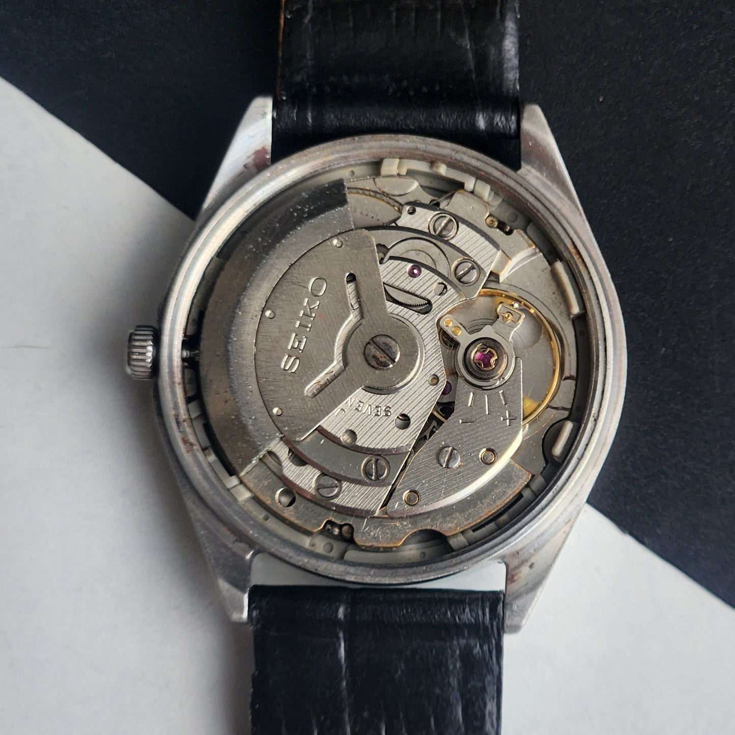 Vintage 1995 Original Seiko 5 Automatic 6309-6240 White Face 17 Jewels Black Leather Strap Day-Date Japanese Men's Wrist Watch EG216