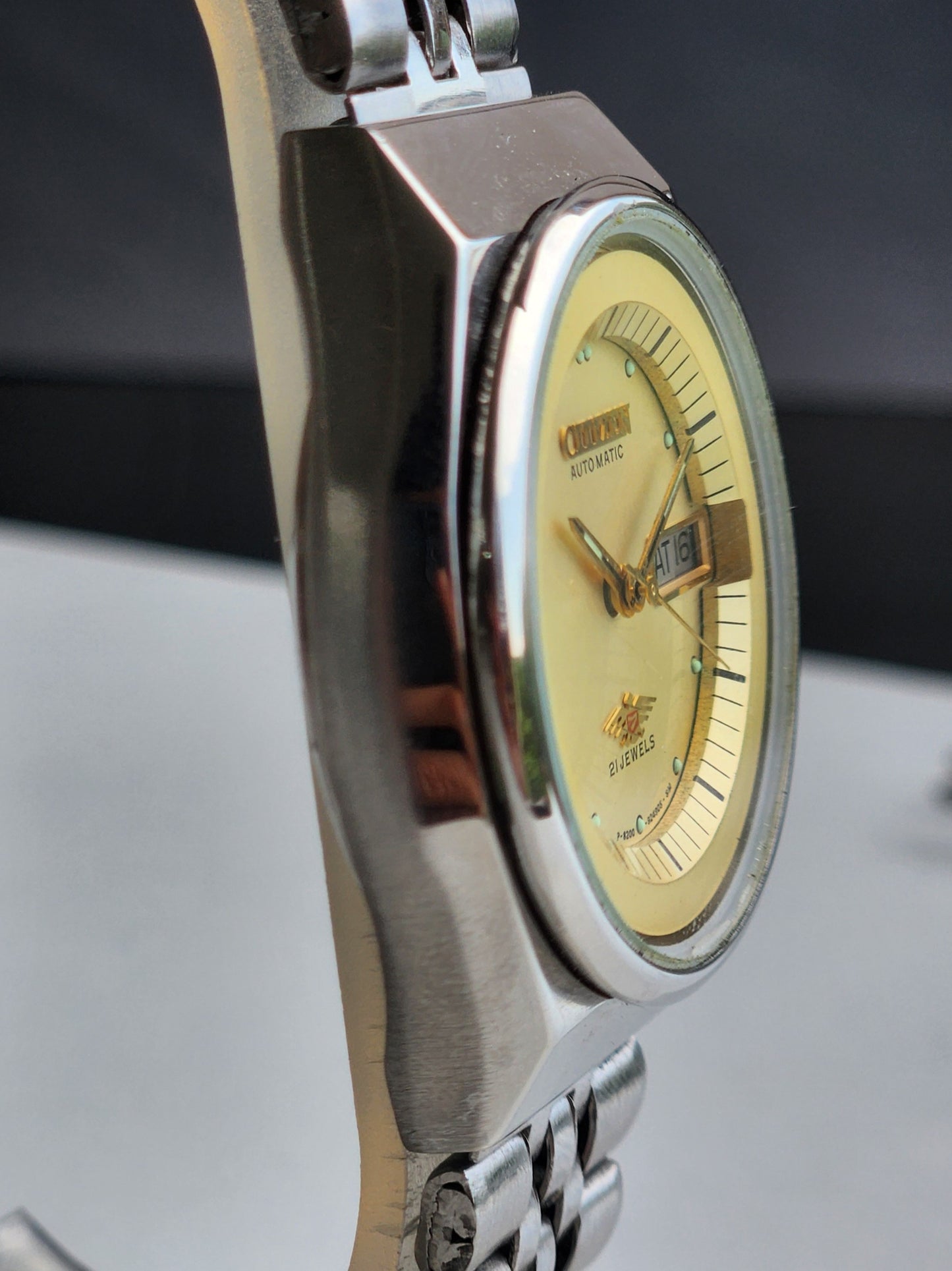 Vintage 1982 Original Citizen Automatic 8200 Yellow Face 21 Jewels Day-Date Japanese Men's Wrist Watch EA41