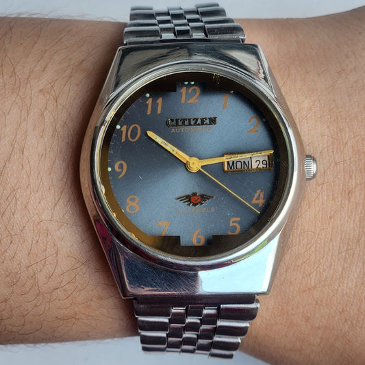 Vintage 1977 Original Citizen Automatic 8200 Blue Face 21 Jewels Day-Date Japanese Men's Wrist Watch EA46