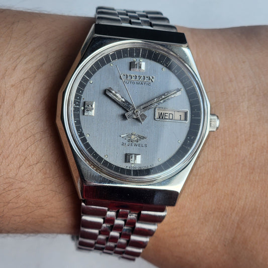 Vintage 1983 Original Citizen Automatic 8200 Grey Face 21 Jewels Day-Date Japanese Men's Wrist Watch EA47