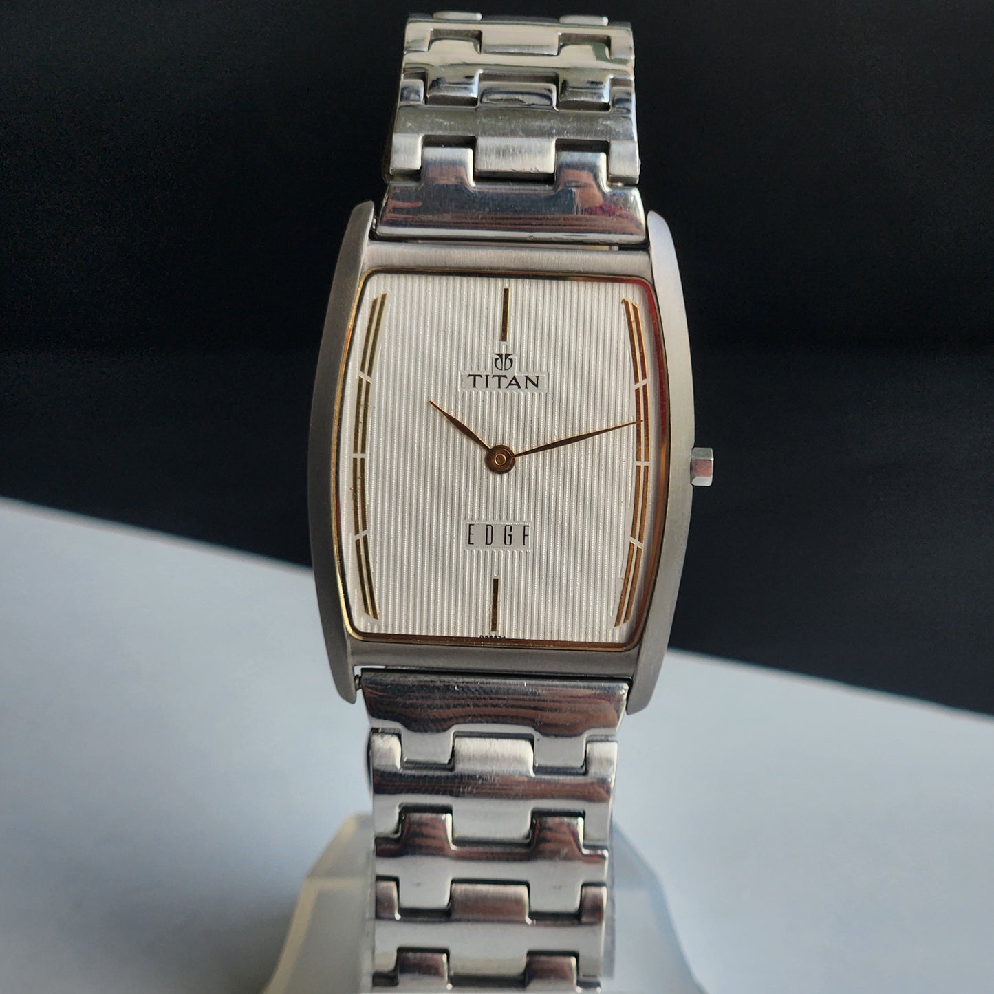 Original TITAN EDGE 1044YCE31 Barrel White Face 29MM Case Men's Watch H80