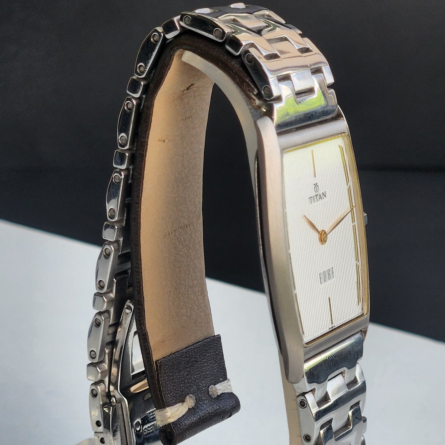 Original TITAN EDGE 1044YCE31 Barrel White Face 29MM Case Men's Watch H80