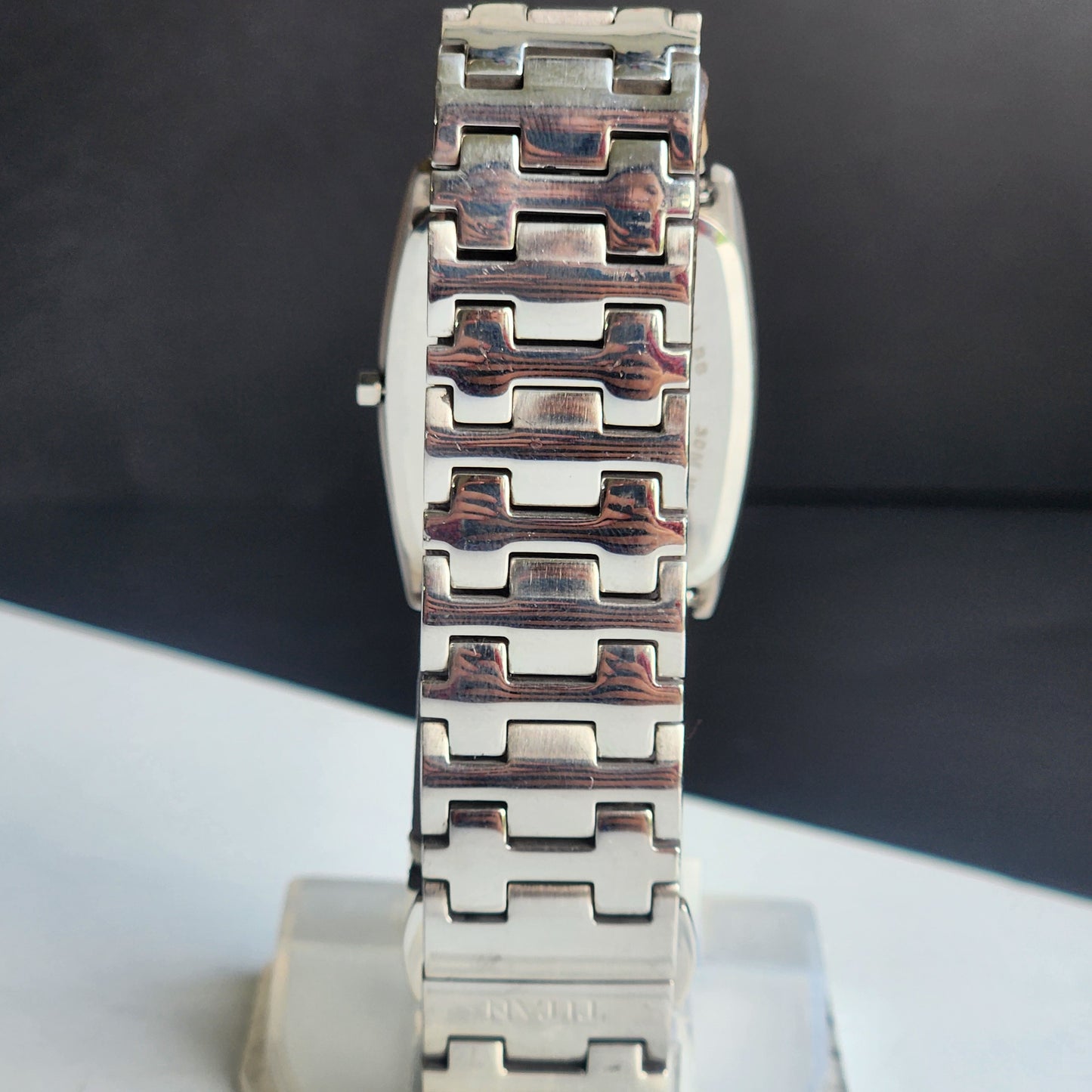 Original TITAN EDGE 1044YCE31 Barrel White Face 29MM Case Men's Watch H80