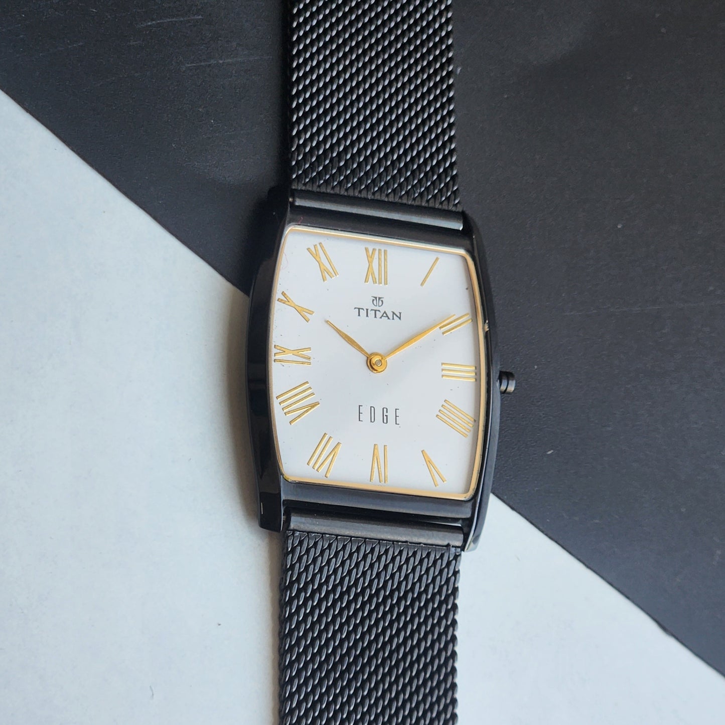Original TITAN EDGE 1044YCE31 Barrel White Face 29MM Case Men's Watch H86