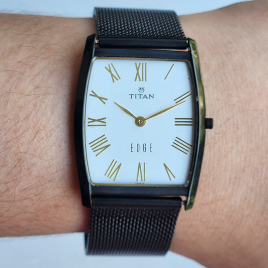 Original TITAN EDGE 1044YCE31 Barrel White Face 29MM Case Men's Watch H86