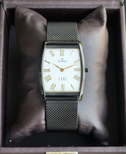 Original TITAN EDGE 1044YCE31 Barrel White Face 29MM Case Men's Watch H86