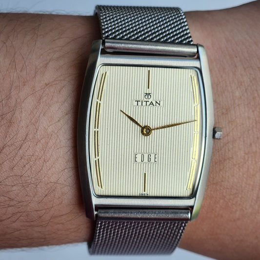 Original TITAN EDGE 1044YCE31 Barrel Golden Face 29MM Case Men's Watch H89