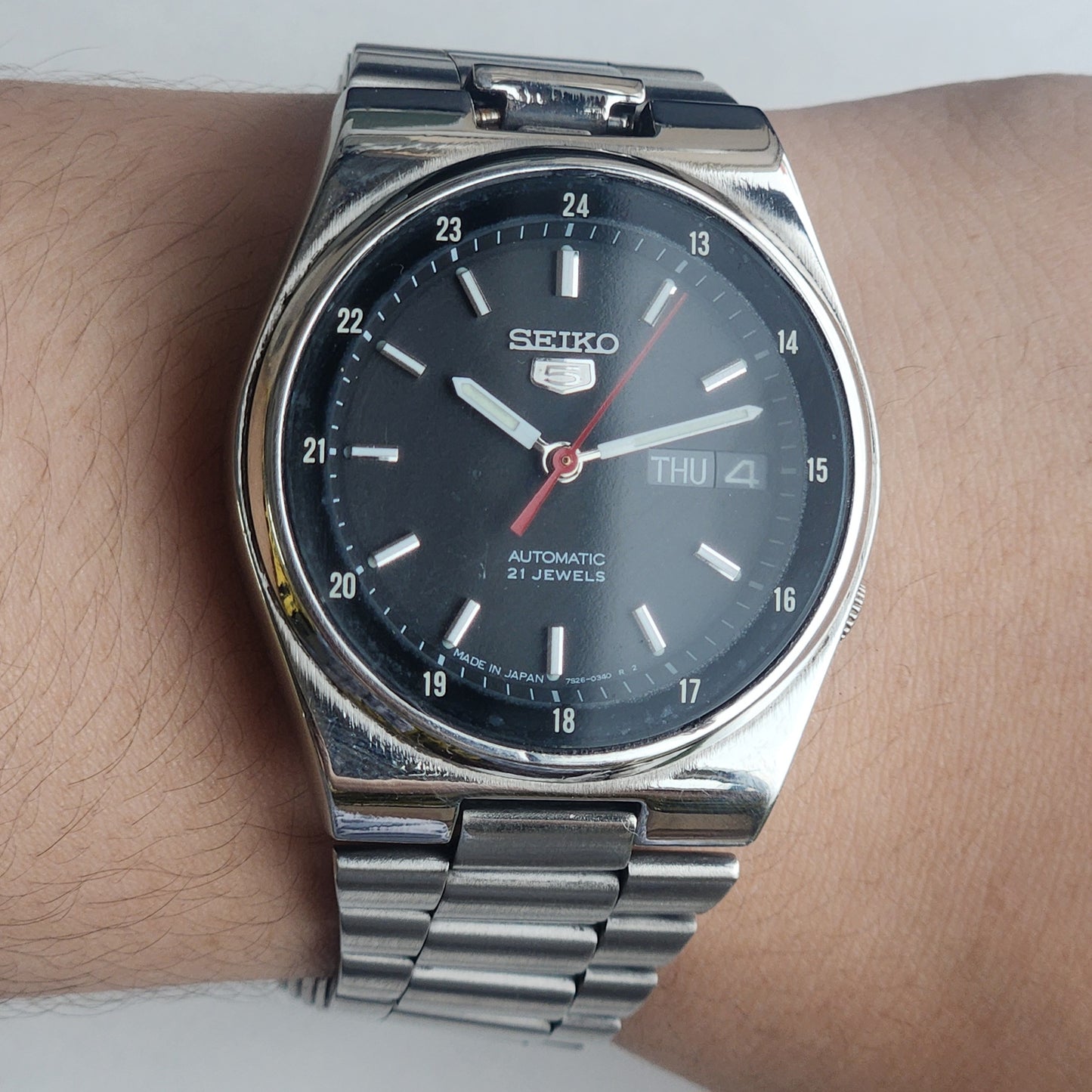 Vintage Original Seiko 5 Automatic 7S26-0530 Black Face 21 Jewels With Exhibition Back Day-Date Japanese Men's Wrist Watch I51