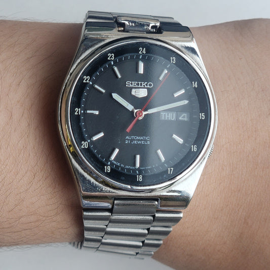 Vintage Original Seiko 5 Automatic 7S26-0530 Black Face 21 Jewels With Exhibition Back Day-Date Japanese Men's Wrist Watch I51