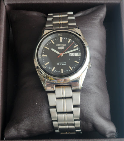 Vintage Original Seiko 5 Automatic 7S26 Black Face 21 Jewels With Exhibition Back Day-Date Japanese Men's Wrist Watch I52