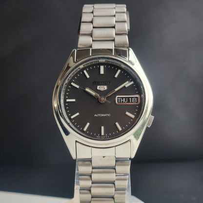 Vintage Original Seiko 5 Automatic 7S26-0560 Black Face 21 Jewels With Exhibition Back Day-Date Japanese Men's Wrist Watch I54