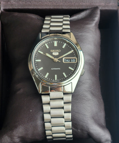 Vintage Original Seiko 5 Automatic 7S26-0560 Black Face 21 Jewels With Exhibition Back Day-Date Japanese Men's Wrist Watch I54
