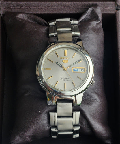 Vintage Original Seiko 5 Automatic 7S26-0500 Grey Face 21 Jewels With Exhibition Back Day-Date Japanese Men's Wrist Watch I55