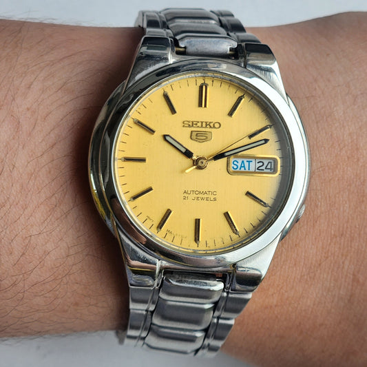 Vintage Original Seiko 5 Automatic 7S26-0530 Golden Face 21 Jewels With Exhibition Back Day-Date Japanese Men's Wrist Watch I56