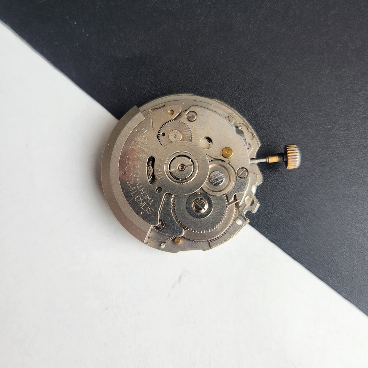 SEIKO 5 AUTOMATIC JAPAN MOVEMENT CAL NO.7S26 DAY/DATE ON-3 CROWN AT-3 O'CLOCK I70