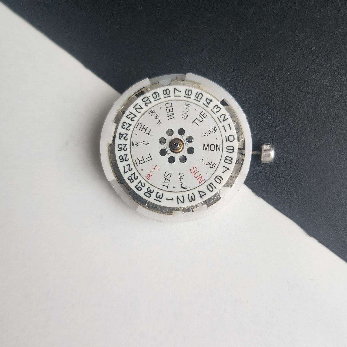 CITIZEN AUTOMATIC MOVEMENT 8200 DAY/DATE KEY ON-3 I67