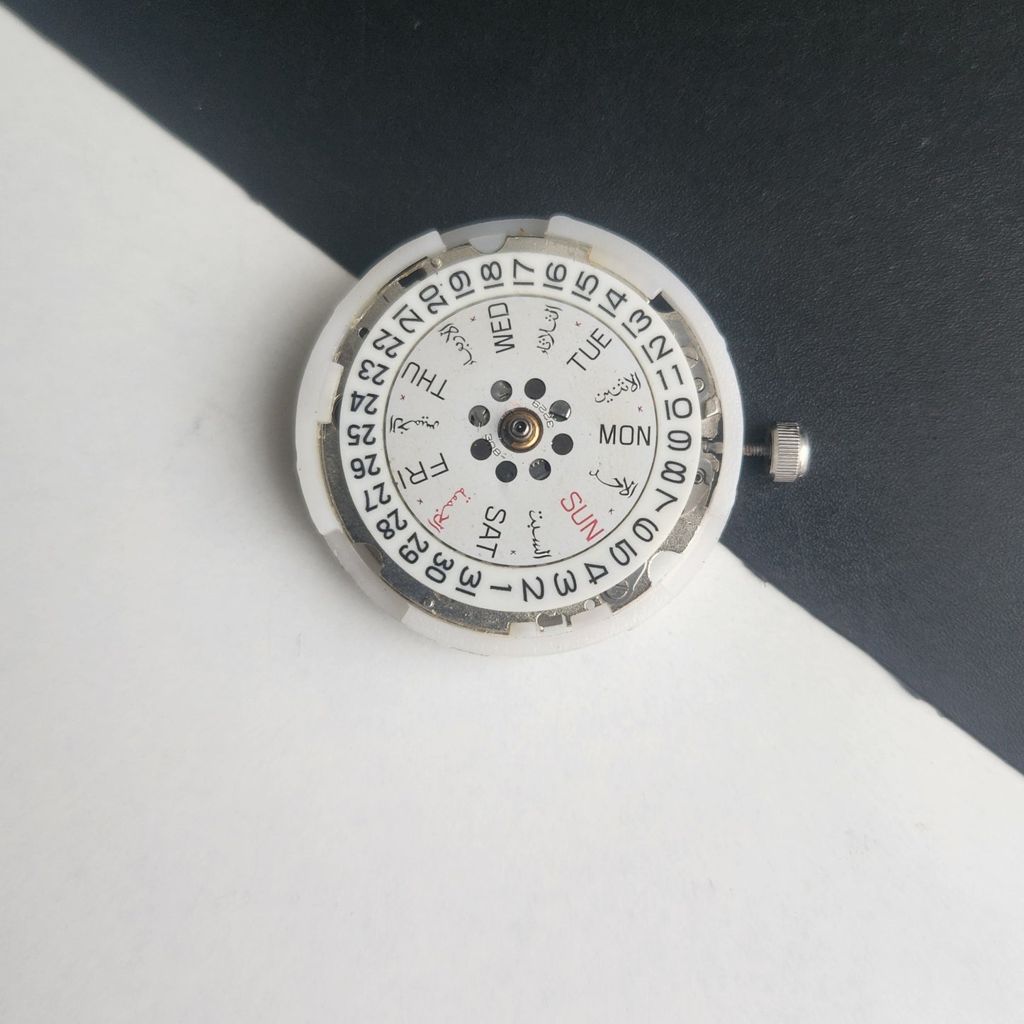 CITIZEN AUTOMATIC MOVEMENT 8200 DAY/DATE KEY ON-3 I67