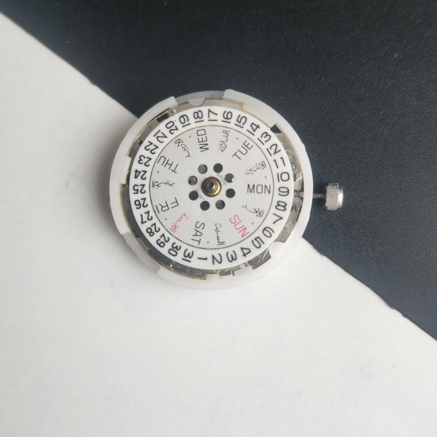 CITIZEN AUTOMATIC MOVEMENT 8200 DAY/DATE KEY ON-3 I67