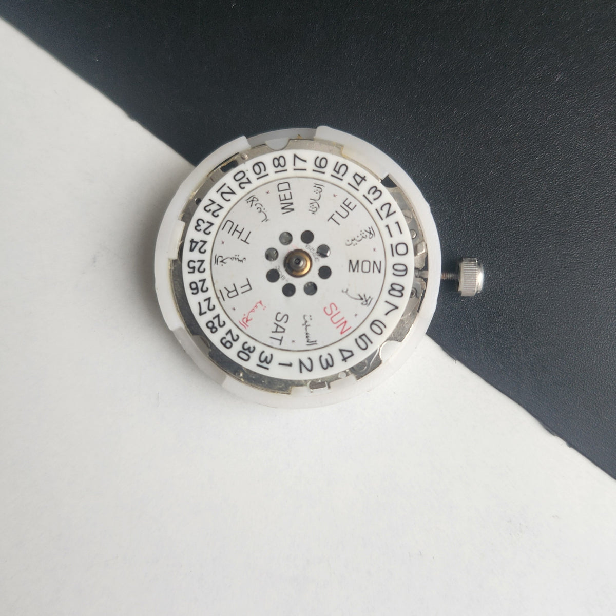 CITIZEN AUTOMATIC MOVEMENT 8200 DAY/DATE KEY ON-3 I67