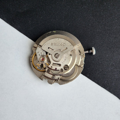 SEIKO 5 AUTOMATIC JAPAN MOVEMENT CAL NO.6349 DAY/DATE KEY ON-3 I77