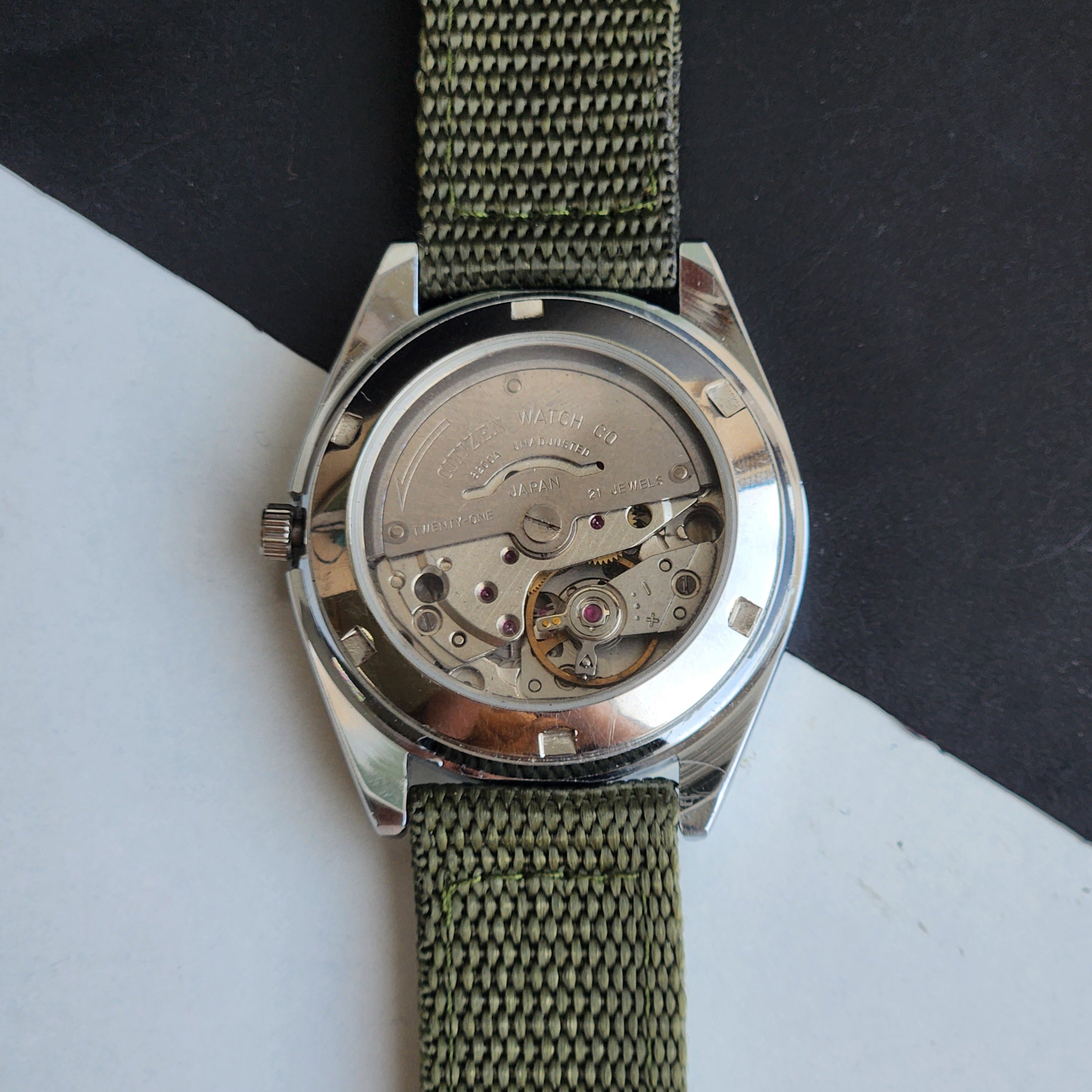 Vintage Mod Citizen 8200 Automatic 21 Jewels Green Face Day-Date