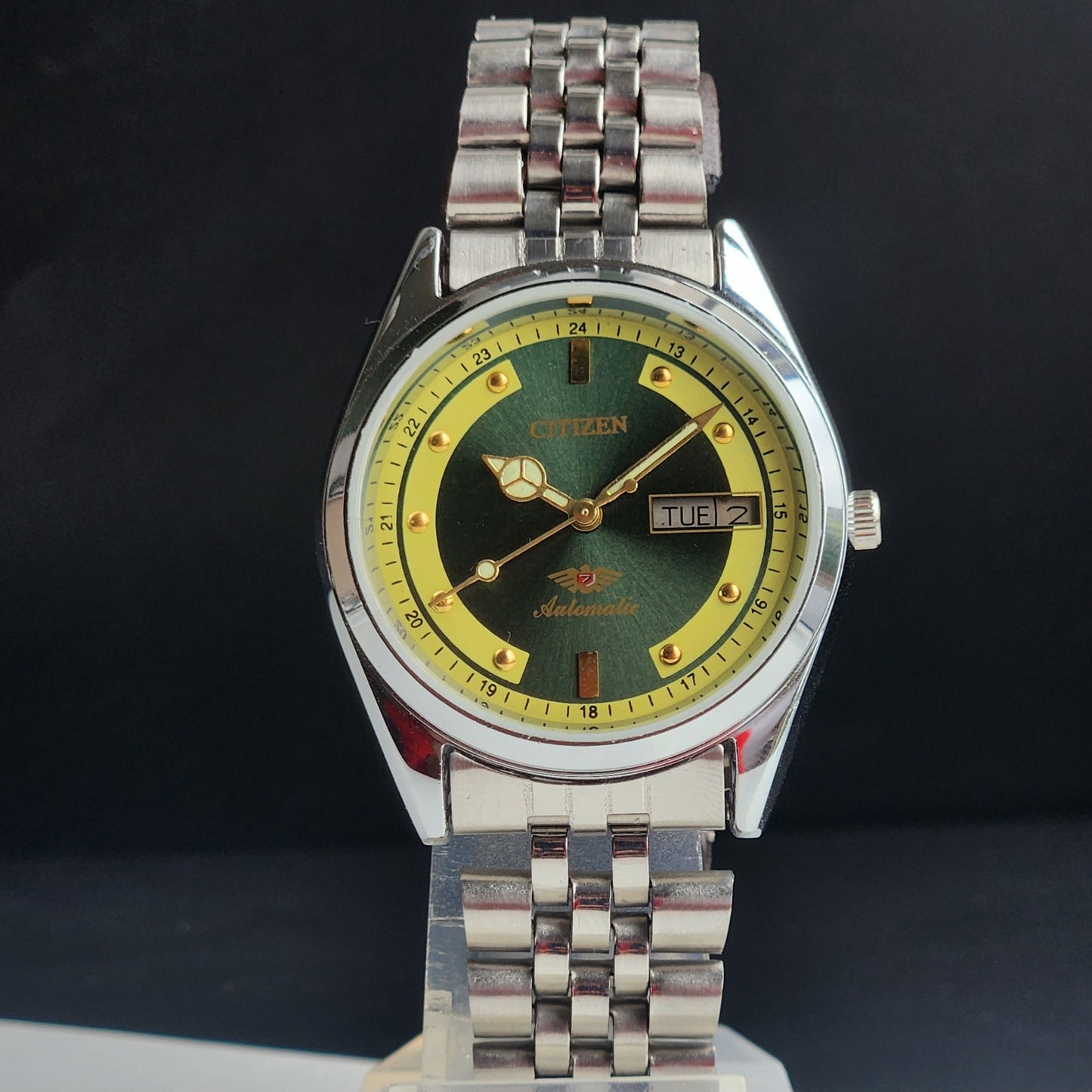 Vintage Mod Citizen 8200 Automatic 21 Jewels Green Face Day-Date Jubilee Bracelet I78