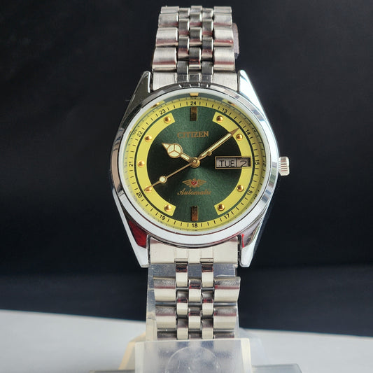 Vintage Mod Citizen 8200 Automatic 21 Jewels Green Face Day-Date Jubilee Bracelet I78