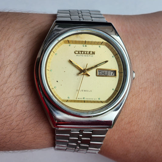 Vintage 1975 Original Citizen Automatic 8200 Golden Face 21 Jewels Day-Date Japanese Men's Wrist Watch IN12