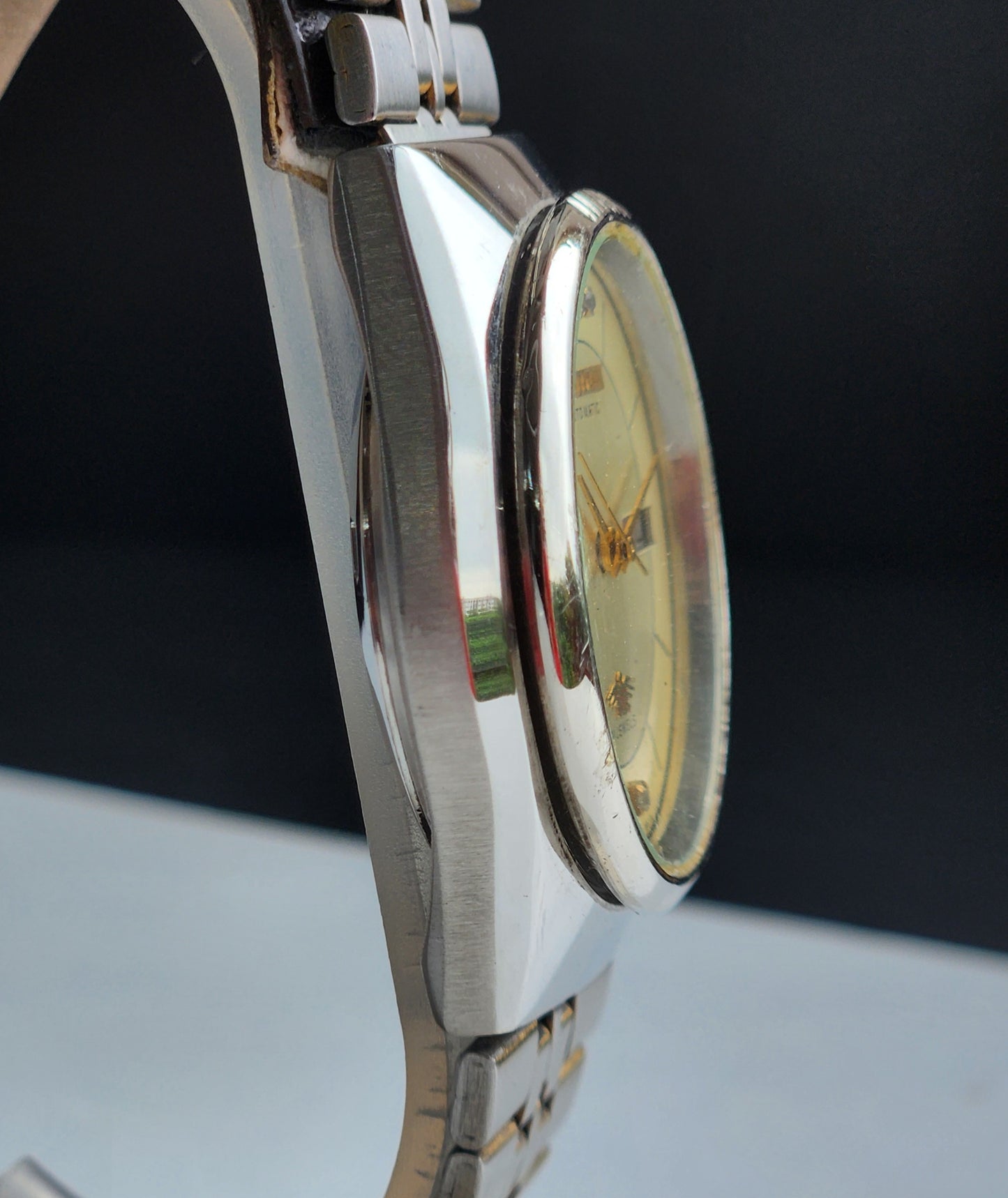 Vintage 1983 Original Citizen Automatic 8200 Golden Face 21 Jewels Day-Date Japanese Men's Wrist Watch IN23