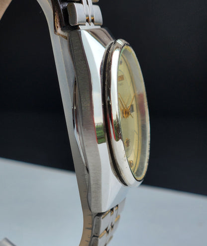 Vintage 1983 Original Citizen Automatic 8200 Golden Face 21 Jewels Day-Date Japanese Men's Wrist Watch IN23