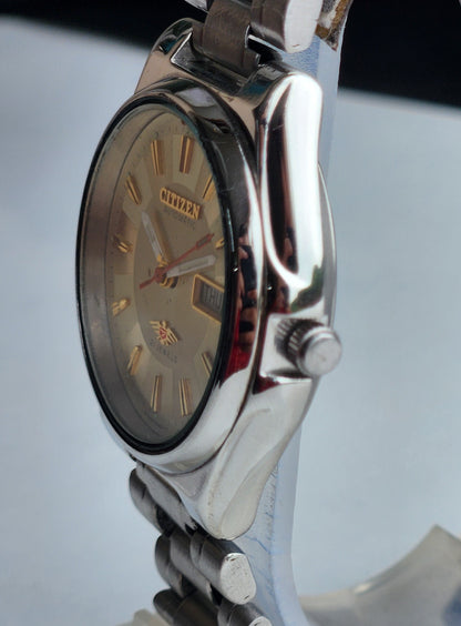 Vintage 1977 Original Citizen Automatic 8200 Cream Face 21 Jewels Day-Date Japanese Men's Wrist Watch IN30
