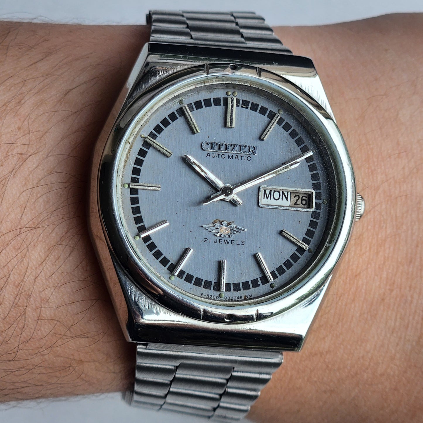 Vintage Original Citizen Automatic 8200 Grey Face 21 Jewels With Exhibition Back Day-Date Japanese Men's Wrist Watch IN39