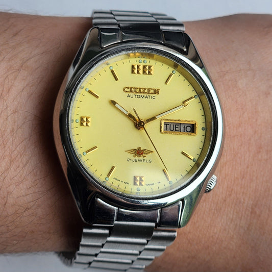 Vintage Original Citizen Automatic 8200 Parrot Green Face 21 Jewels With Exhibition Back Day-Date Japanese Men's Wrist Watch IN41