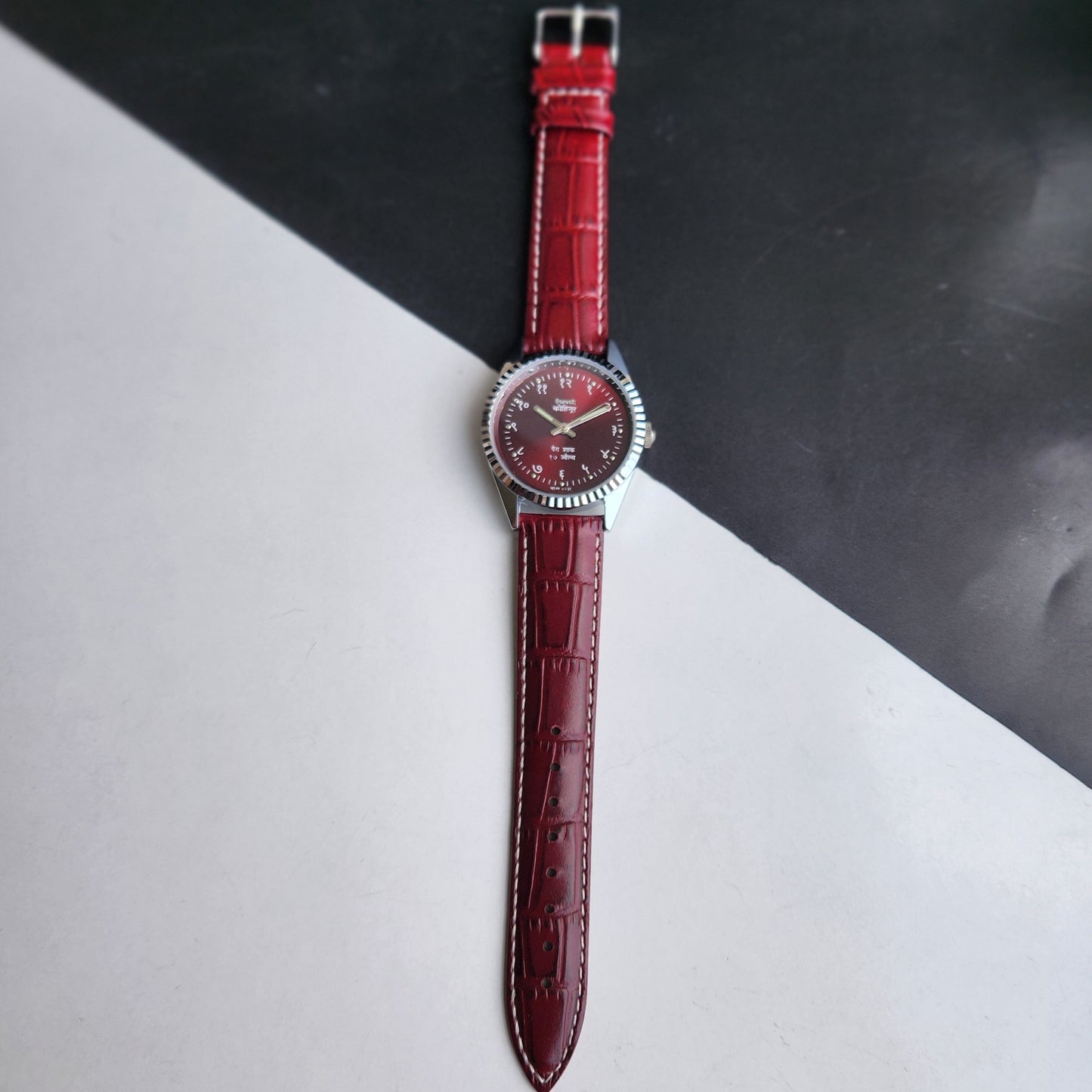 Vintage Mod HMT Kohinoor Devanagari Hand Winding 17 Jewels Red Face Fluted Bezel Red Croco Leather Strap Men's Wrist Watch J04