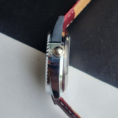 Vintage Mod HMT Kohinoor Devanagari Hand Winding 17 Jewels Red Face Fluted Bezel Red Croco Leather Strap Men's Wrist Watch J04