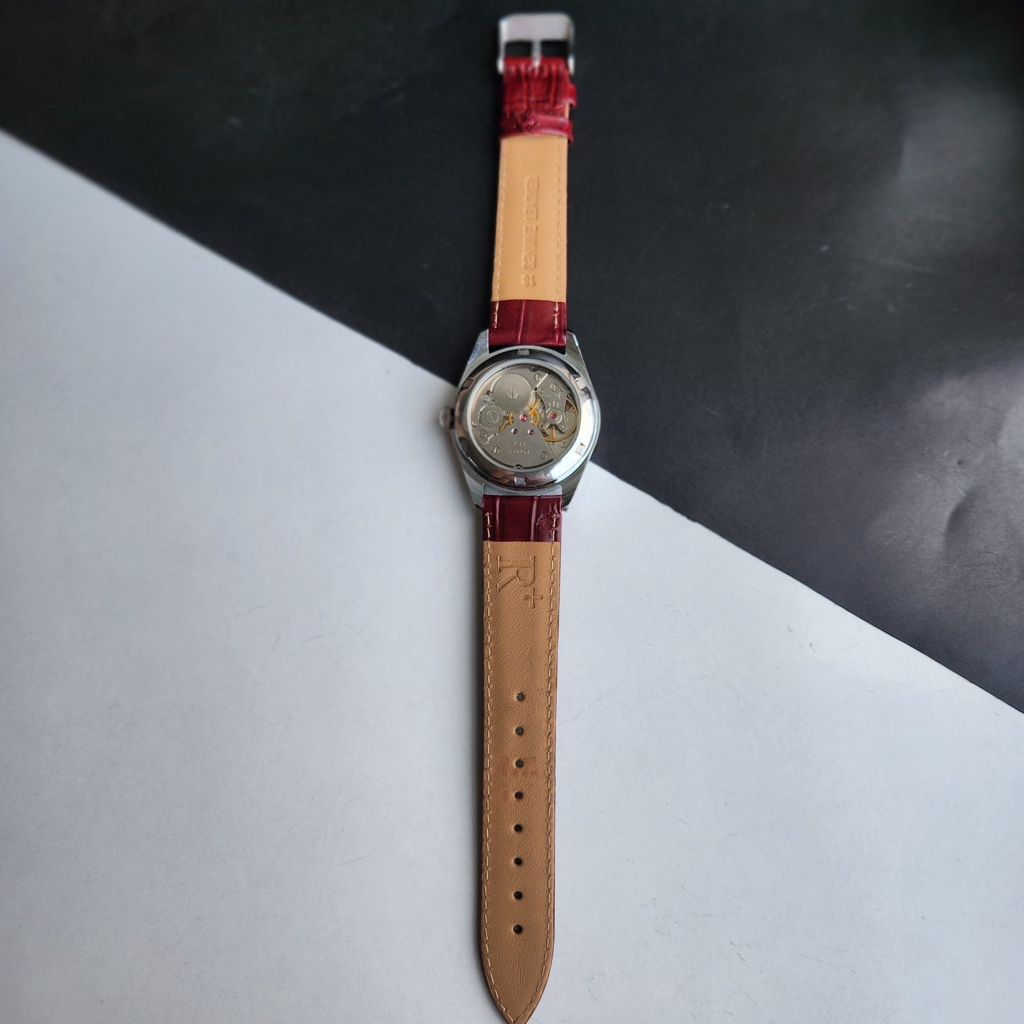 Vintage Mod HMT Kohinoor Devanagari Hand Winding 17 Jewels Red Face Fluted Bezel Red Croco Leather Strap Men's Wrist Watch J04