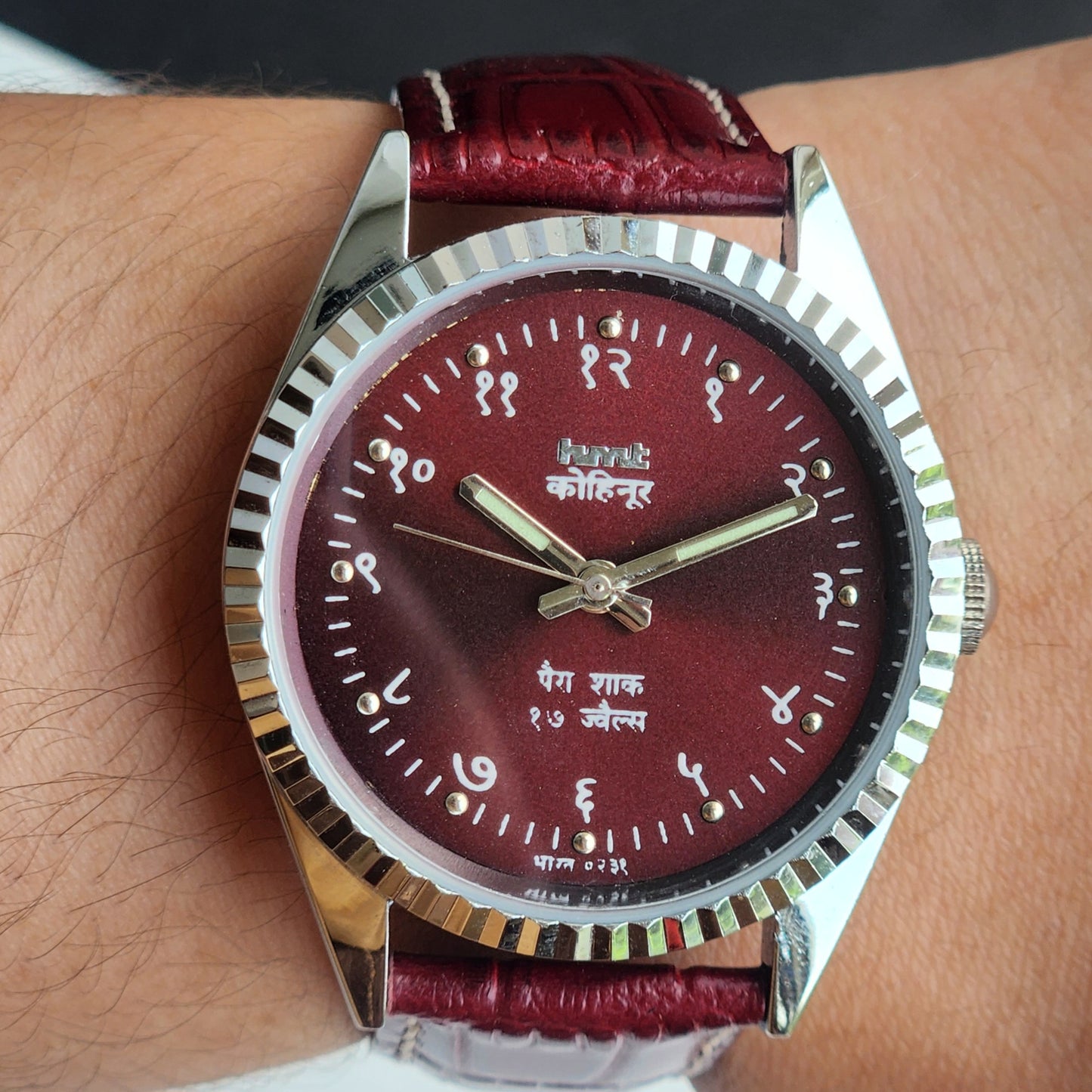 Vintage Mod HMT Kohinoor Devanagari Hand Winding 17 Jewels Red Face Fluted Bezel Red Croco Leather Strap Men's Wrist Watch J04