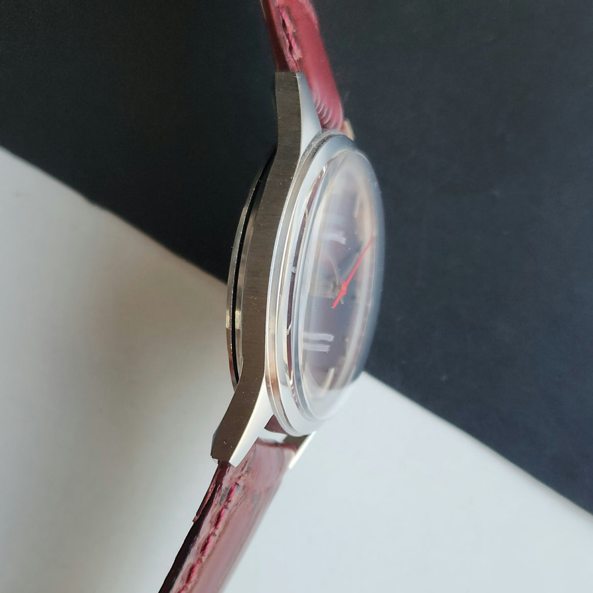 Vintage MOD HMT Janata Hand Winding 17 Jewels Wine Face Red Leather Strap Men's Wrist Watch J0021