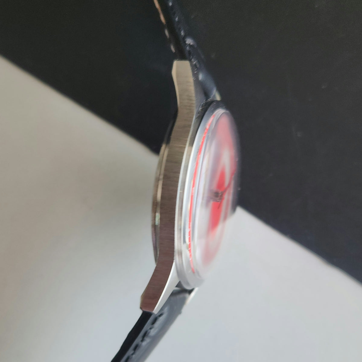 Vintage MOD HMT Gandaberunda Hand Winding 17 Jewels Red Face Black Leather Strap Men's Wrist Watch J44
