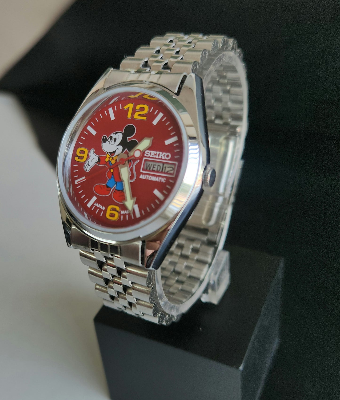 Vintage MOD Seiko 5 Automatic 23 Jewels Cal.6349 Red Face Repainted Mickey Mouse Jubilee Bracelet Men's Wrist Watch J50