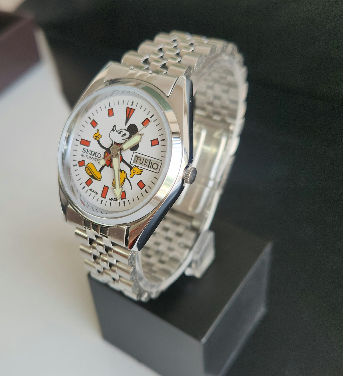 Vintage MOD Seiko 5 Automatic 21 Jewels Cal.6319 White Face Repainted Mickey Mouse Jubilee Bracelet Men's Wrist Watch J54