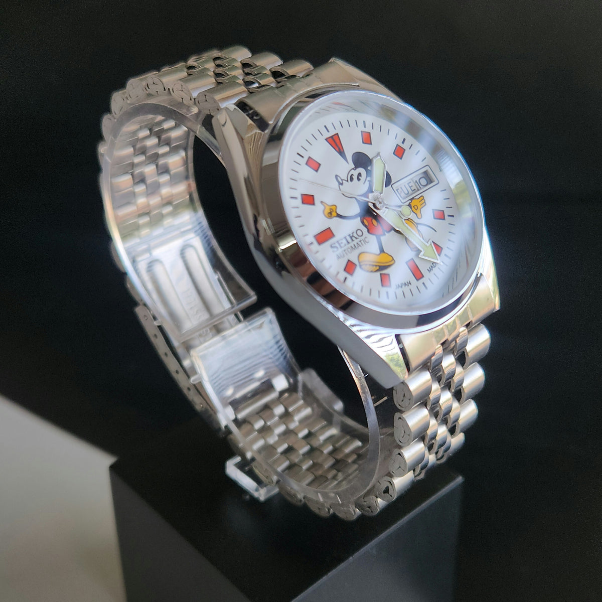 Vintage MOD Seiko 5 Automatic 21 Jewels Cal.6319 White Face Repainted Mickey Mouse Jubilee Bracelet Men's Wrist Watch J54