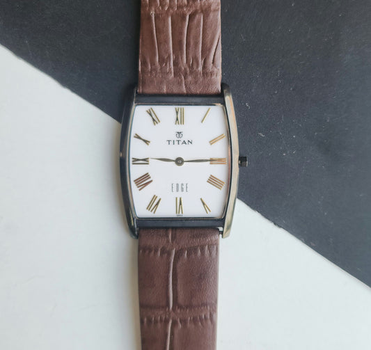 Original TITAN EDGE 1044YCE31 Barrel White Face 29MM Case Men's Watch J64