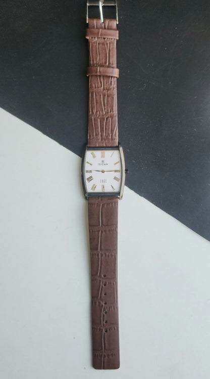 Original TITAN EDGE 1044YCE31 Barrel White Face 29MM Case Men's Watch J64
