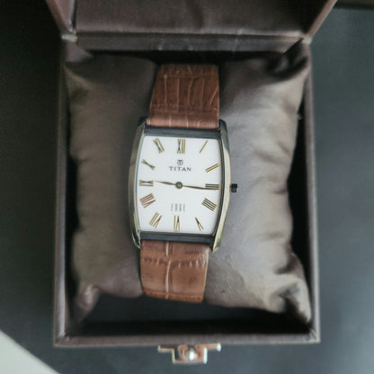 Original TITAN EDGE 1044YCE31 Barrel White Face 29MM Case Men's Watch J64