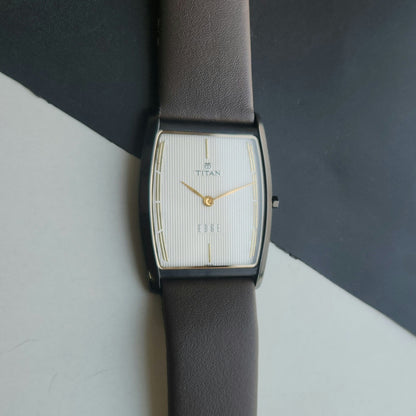Original TITAN EDGE 1044YCE31 Barrel White Face 29MM Case Men's Watch J65